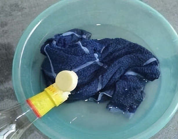 洗衣机太脏难怪衣服总洗不干净,洗衣机洗不干净特别脏怎么处理