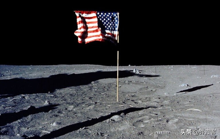 九死一生的阿波罗登月计划，实验中死亡三人，阿姆斯特朗差点牺牲