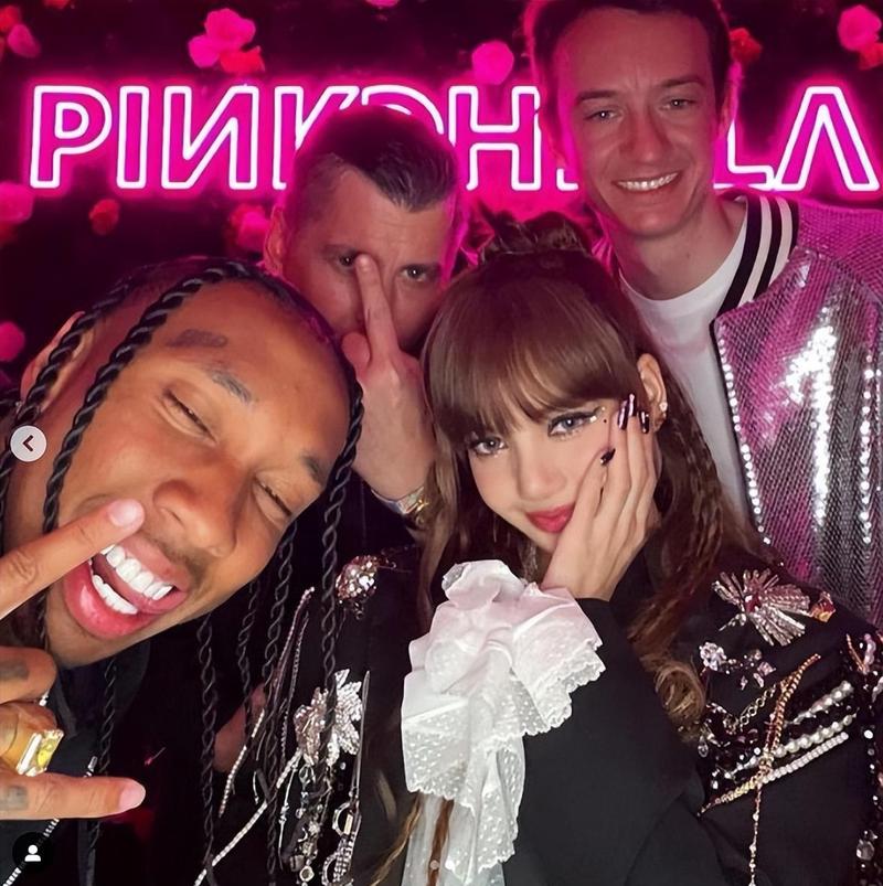 lisa疯马表演秀粉丝翻跳,lisa疯马秀跳的节目曝光现场