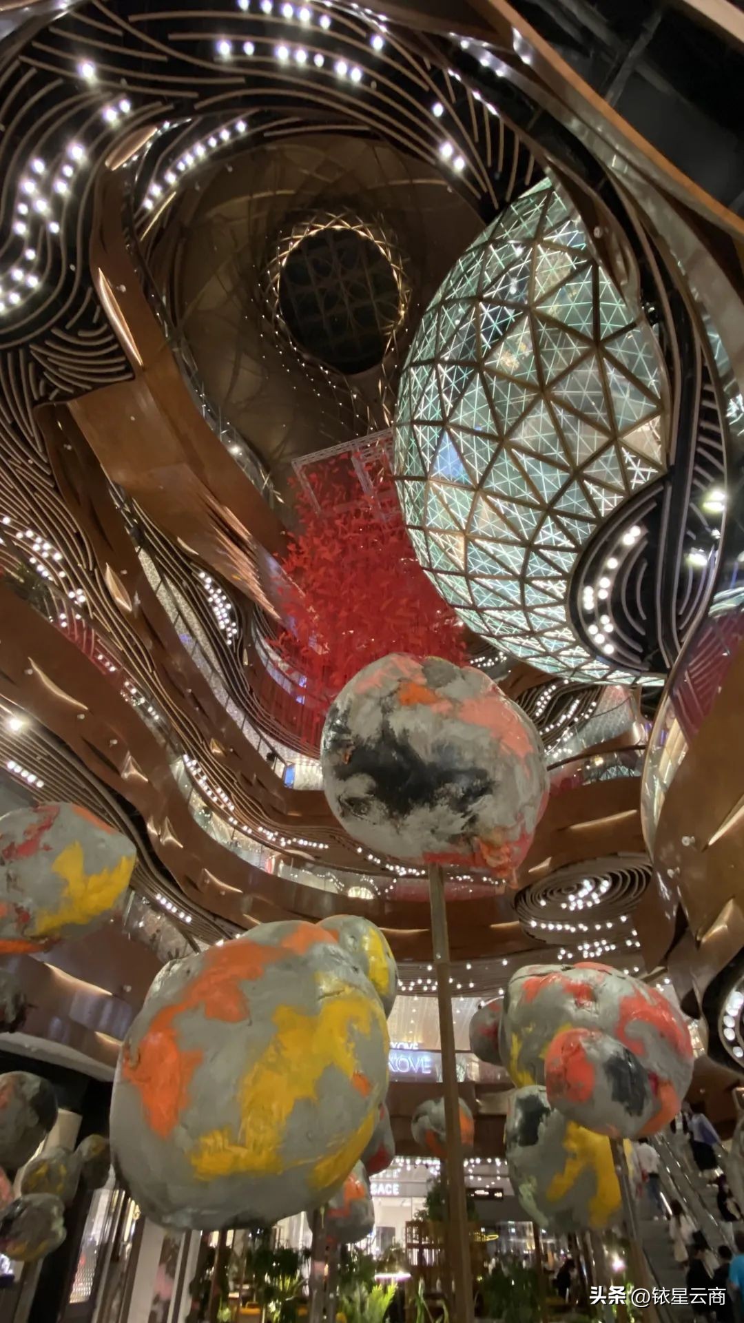 实探|全面通关以后，香港购物中心恢复“人从众”模式了吗？