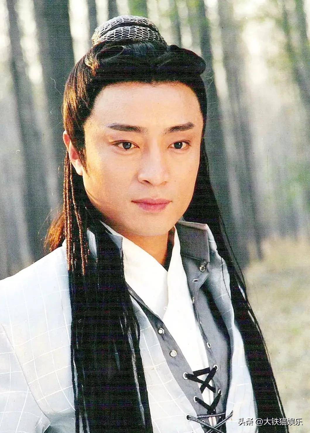 长得显老有多吃亏？这4对明星，年龄不相上下，看脸却像差了辈分