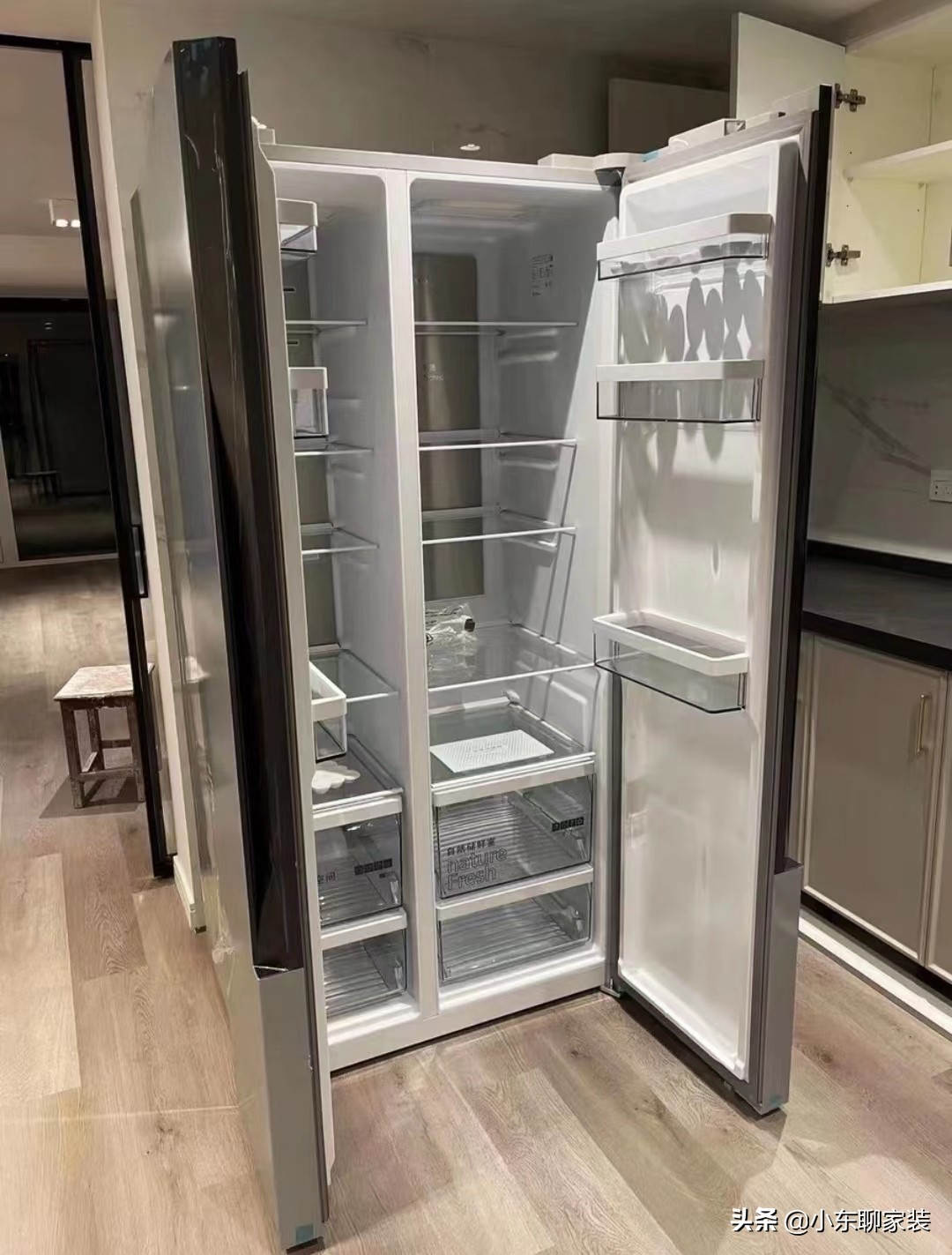 一字门和十字门冰箱区别,对开冰箱和十字门冰箱哪个更实用