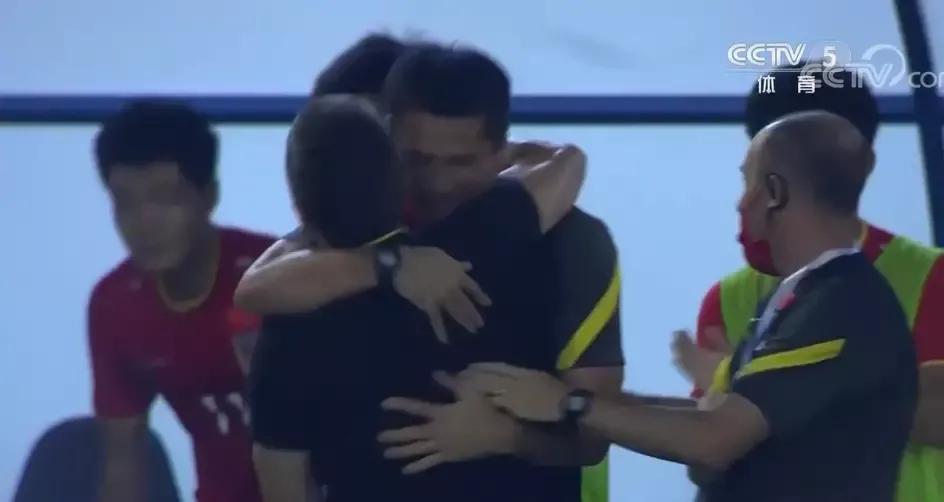 足球高位逼抢在体系中的作用,足球的魅力在于传控