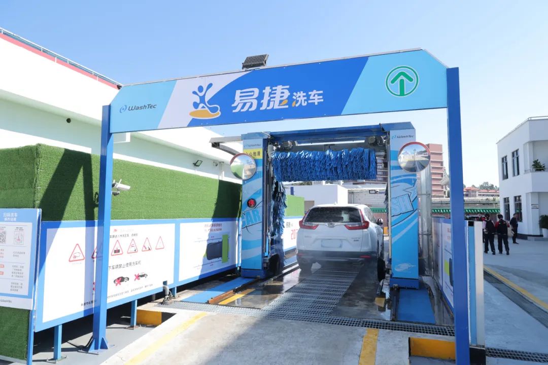 暴雨天雨水洗车,下暴雨免费洗车