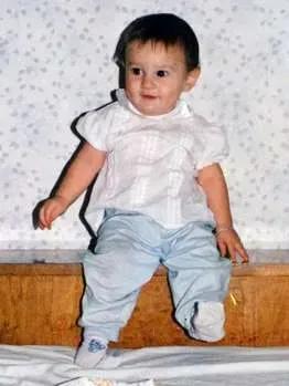 梅西侏儒症的时候踢球是什么样子,梅西成长全记录