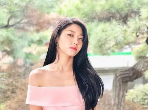 她曾被前辈吐槽长得丑却靠魅力,他曾因肥胖被欺负后逆袭成高富帅