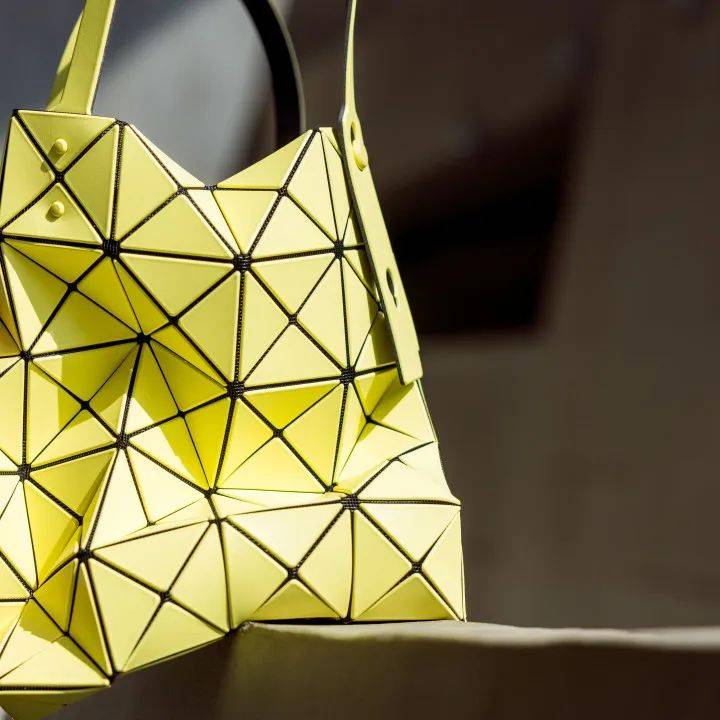 2023三宅一生包包哪款值得买,三宅一生水桶包2021