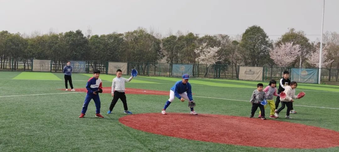 全民健身日健身盛宴点燃运动激情,周末公益养生课