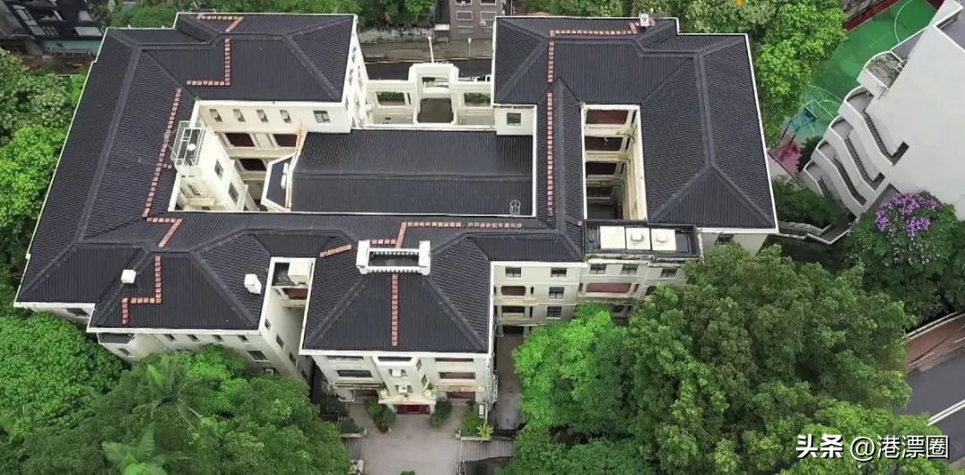 为了在香港上有名的幼儿园，家长们砸锅卖铁都拼了