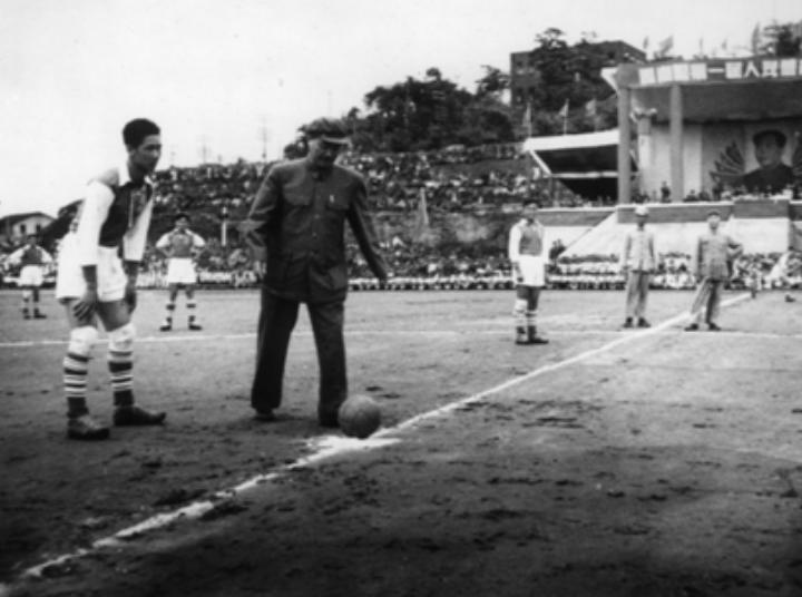 1964年贺龙奉命整治国足，三招下去战力狂增，打遍亚洲雄踞第二