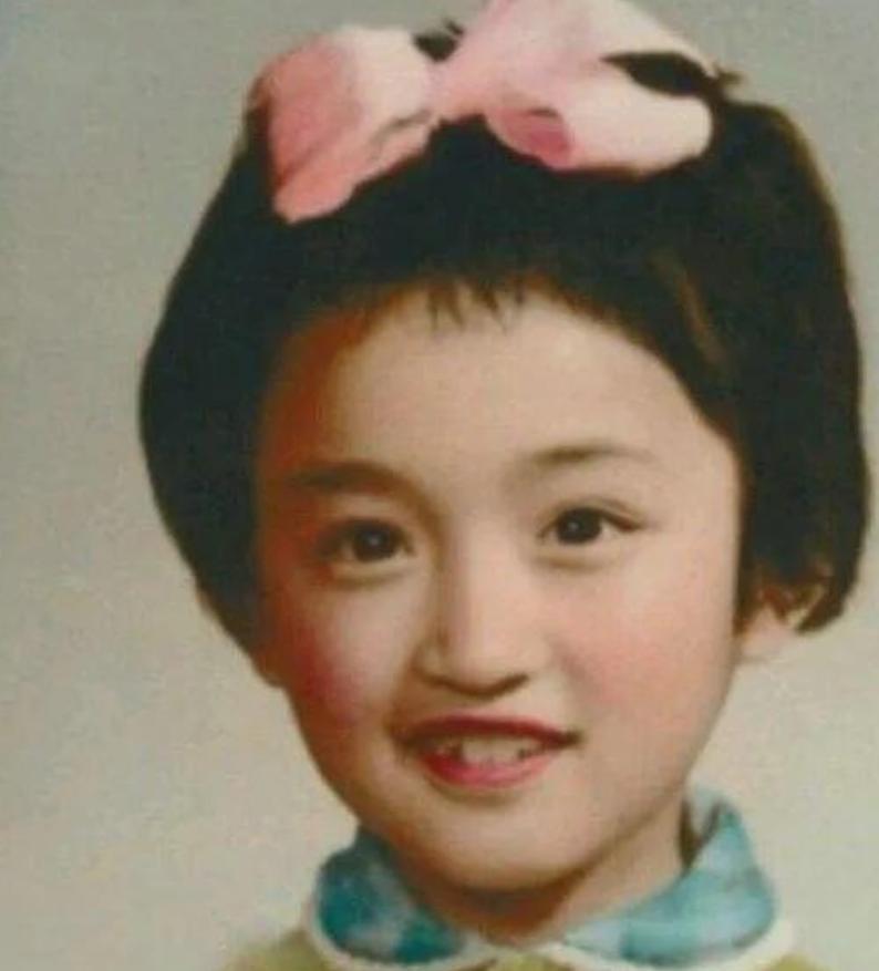 杨钰莹45岁不老照片,杨钰莹从1岁到50岁的容颜变化