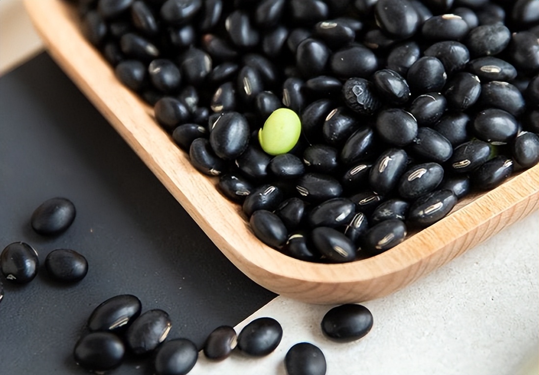 饮食美容轻松吃出好肌肤,女人想要身体好要多吃的九种食物