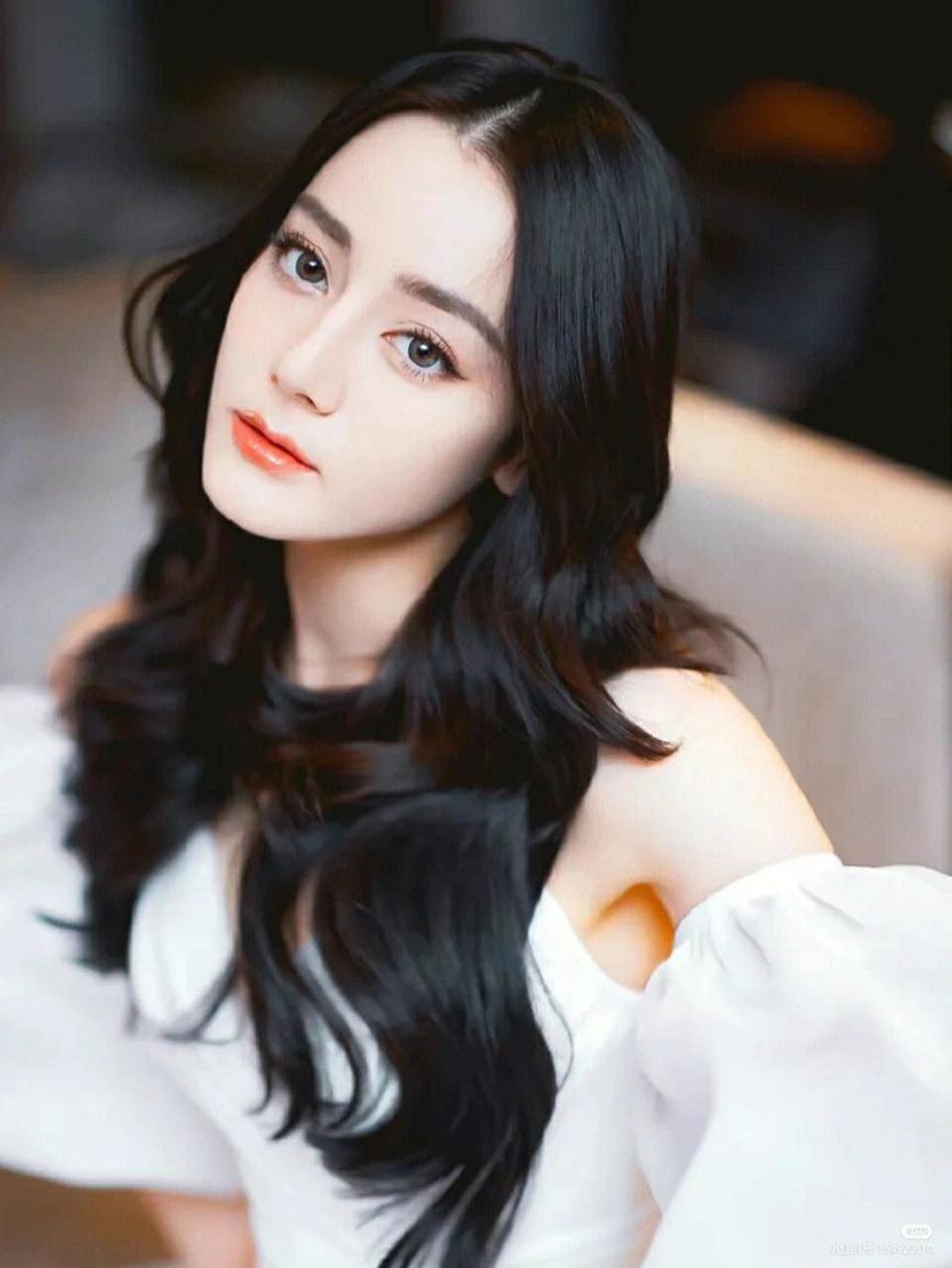 明星也逃不开的容貌焦虑：女星卸妆前后对比，自信的人才最美丽