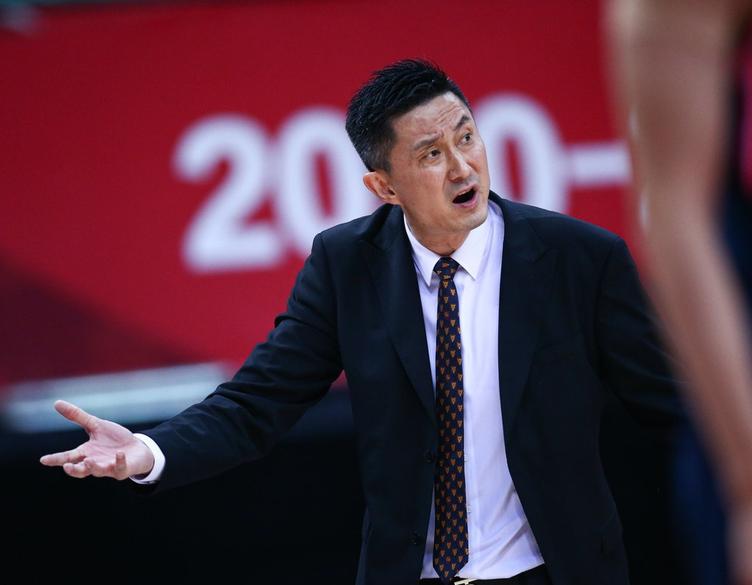 杨鸣上任首场比赛,杨鸣接替郭士强