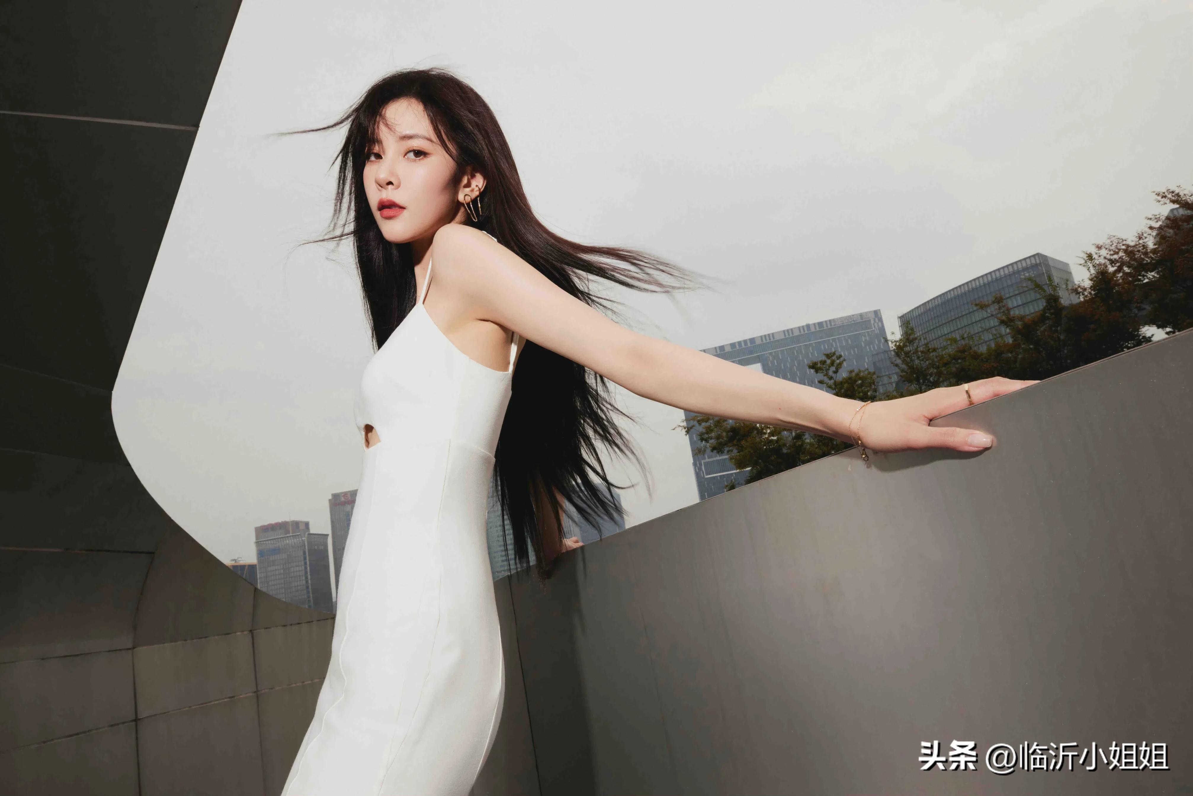 宋妍霏居家氛围感写真,宋妍霏时髦靓丽写真图片