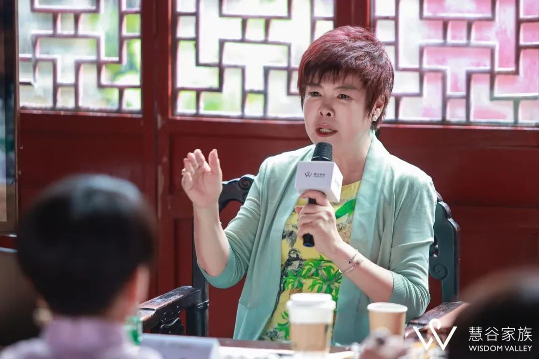 于丹家风家教讲座卓越教育,于丹讲家风的视频