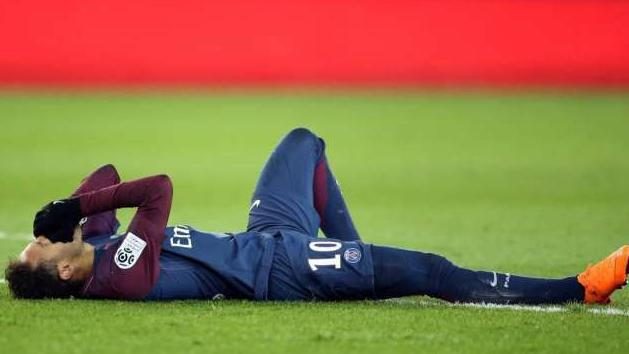 巴西足球运动员内马尔,内马尔不应该离开巴萨吗