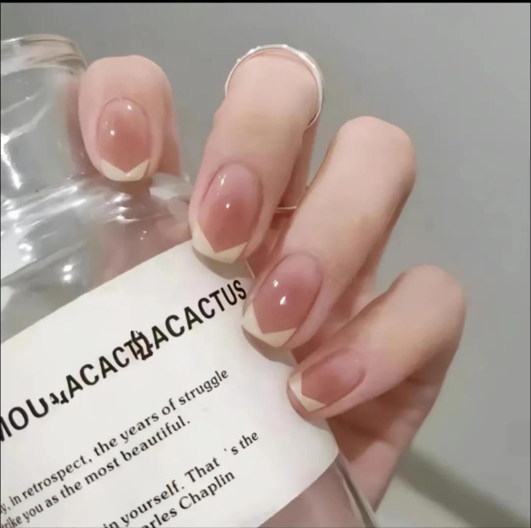 22款特别美丽的美甲快来学起来吧,气质又显白的美甲款式你学会了吗