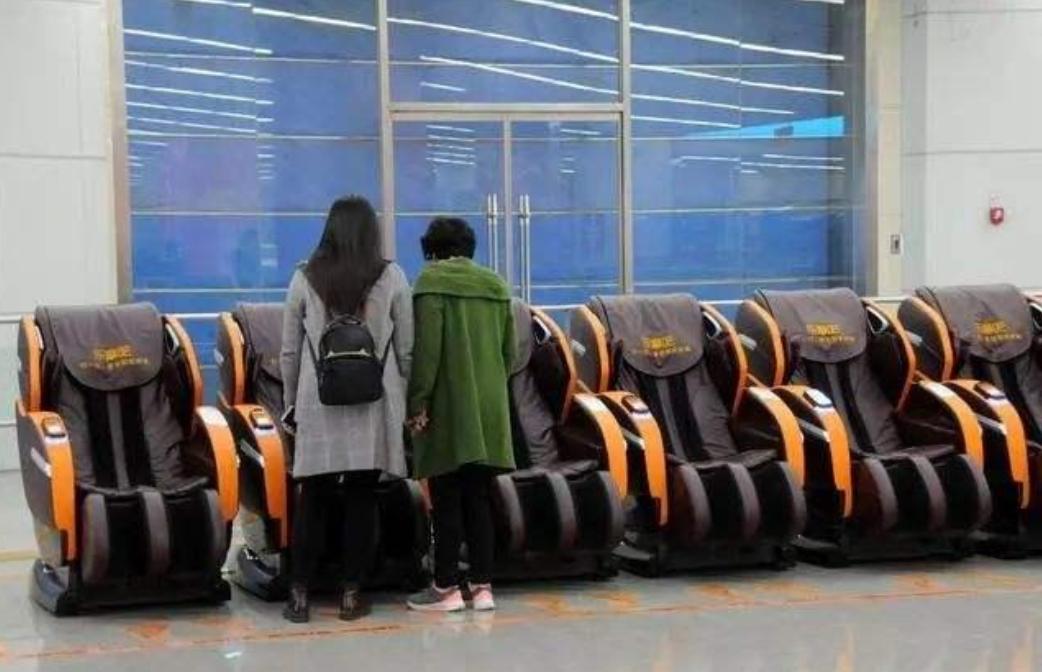 火车站这么多按摩椅如何盈利,共享按摩座椅免费投放