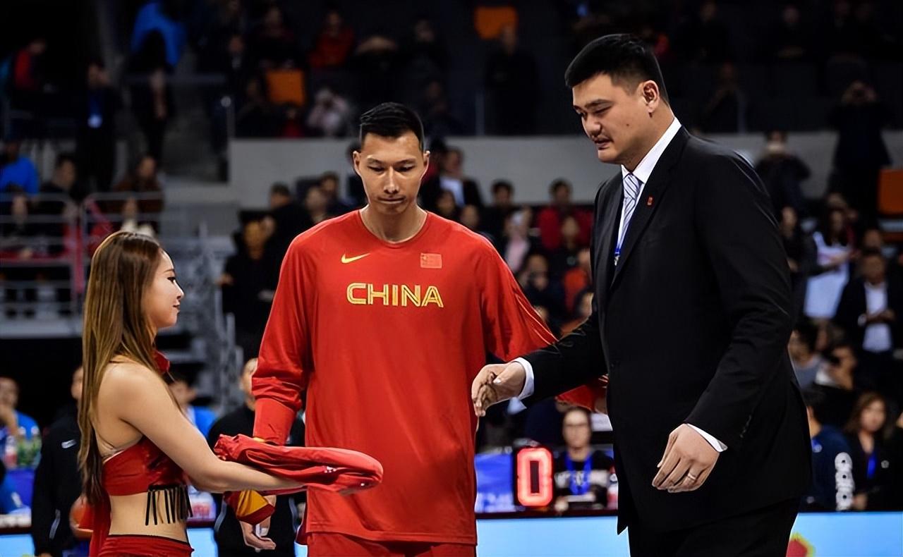 易建联退役仪式姚明前一位发言,易建联退役仪式谈姚明