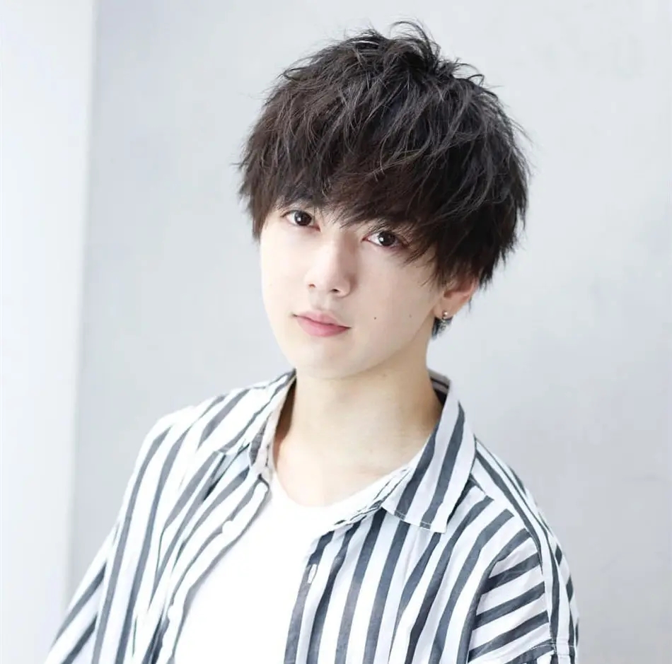 男人到40岁要理什么发型才更好看,男人过了40岁发型这样剪精神帅气