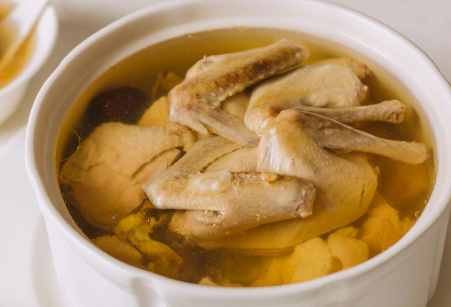 大斑鸠要吃小斑鸠吗,斑鸠喂食的危害