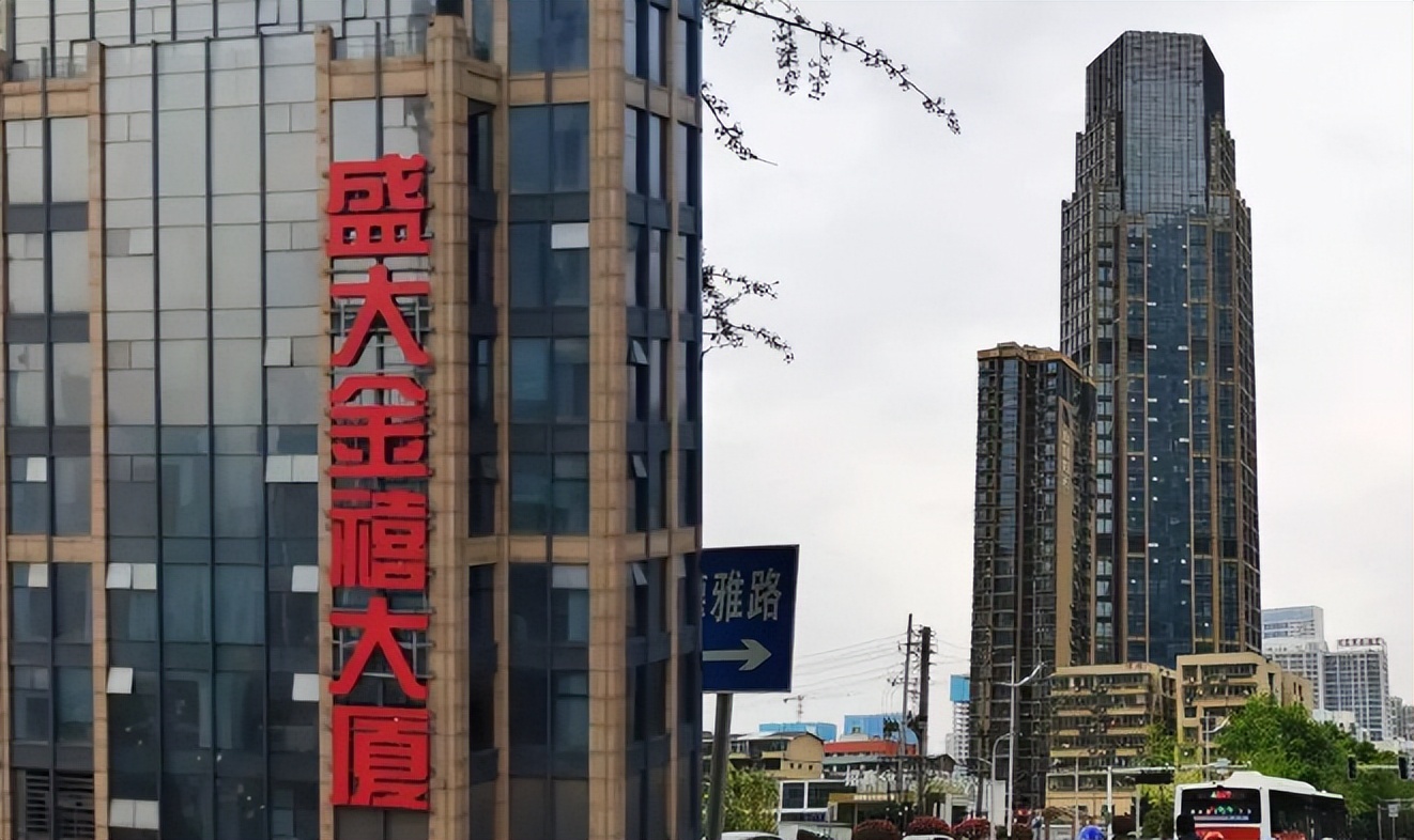 2022年,圈钱196亿!专坑中国人钱包的“亿万富翁”,连夜跑路了