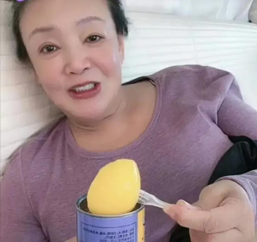 “阳了”的明星们，有人看不懂抗原，有人用纸尿裤，她洗澡就好了