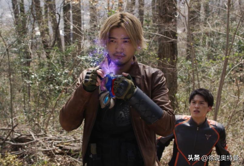 德凯奥特曼的变身器被人发现,捷德奥特曼神秘人变身