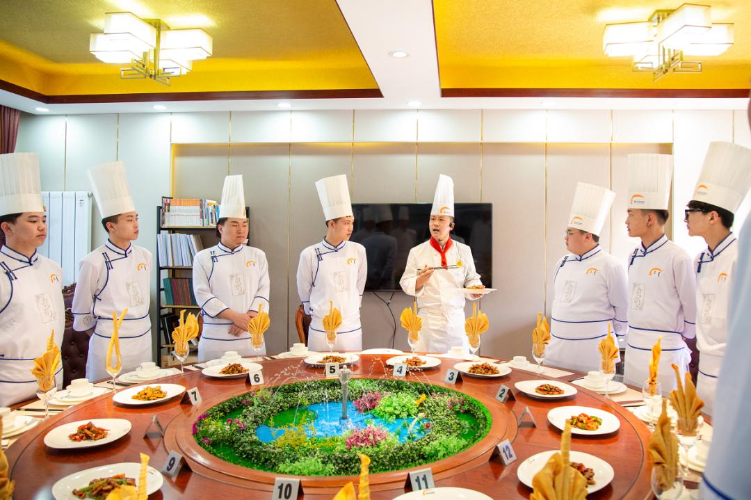 毕业选择先就业再择业,考研择校择业看哪些方面