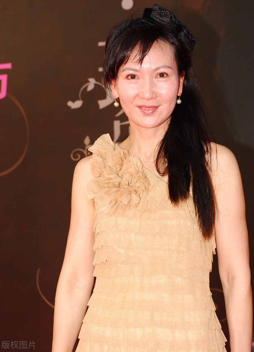 香港名媛鄙视链：深扒不是老钱却站在顶端的眼镜店老板娘邱李茂琪