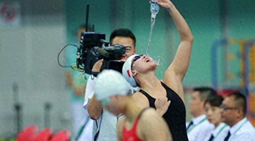 女运动员的痛苦程度,女运动员赛场上痛苦哭