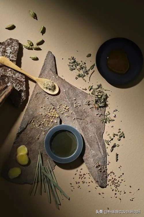 黑金的奢华感—BeeNZ29蜂蜜奢侈礼盒包装