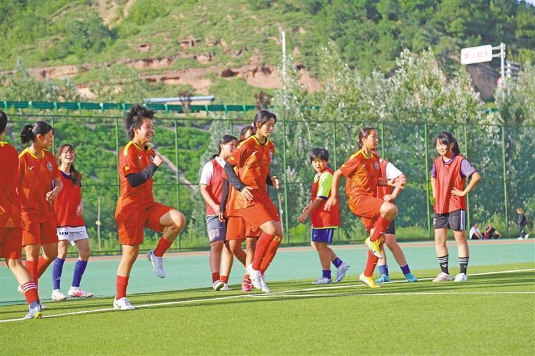 志丹足球奔跑在绿茵场,志丹足球青训视频