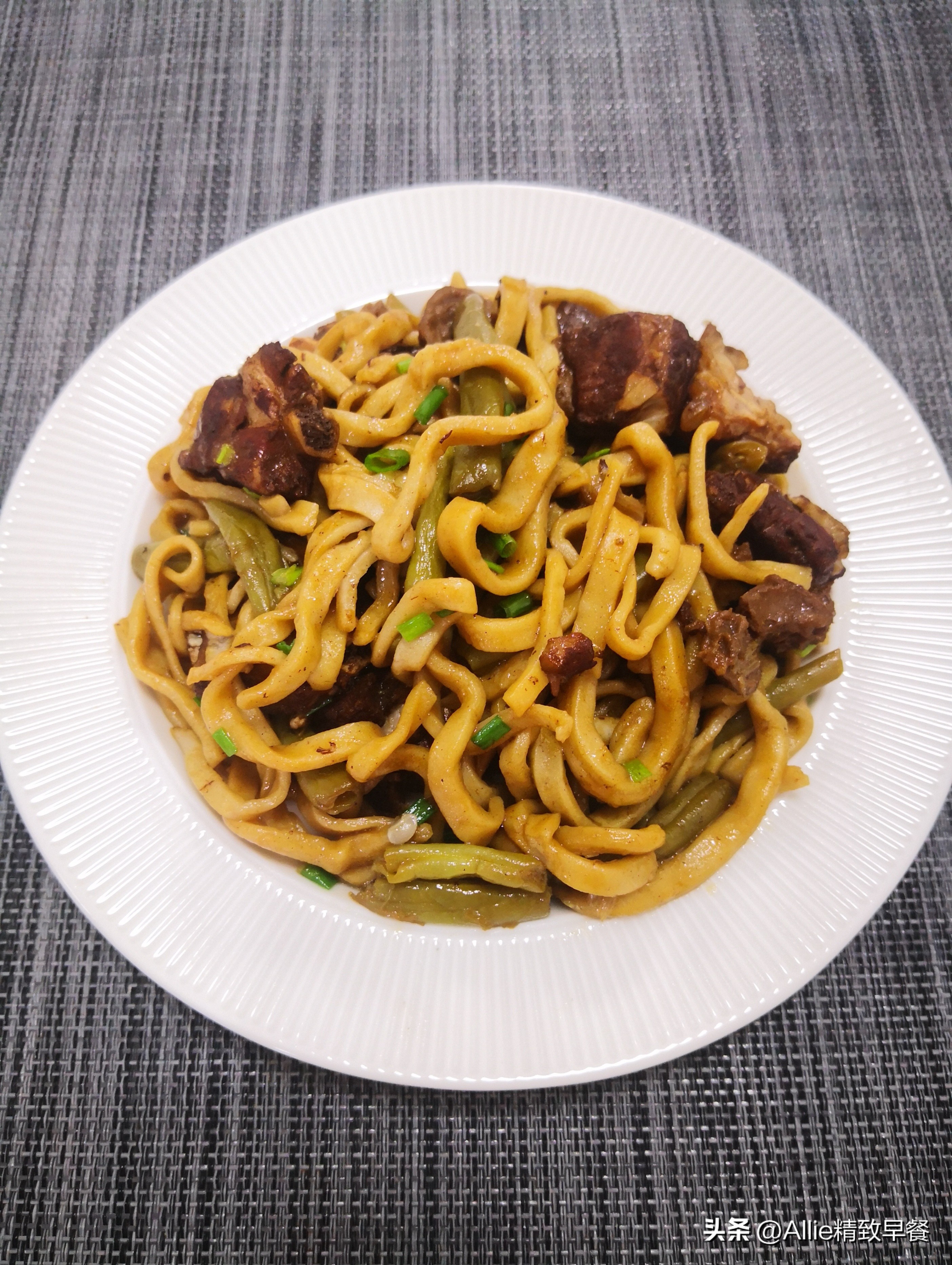 砂锅焖面老是粘锅怎么回事,豆角土豆西红柿焖面不会粘锅