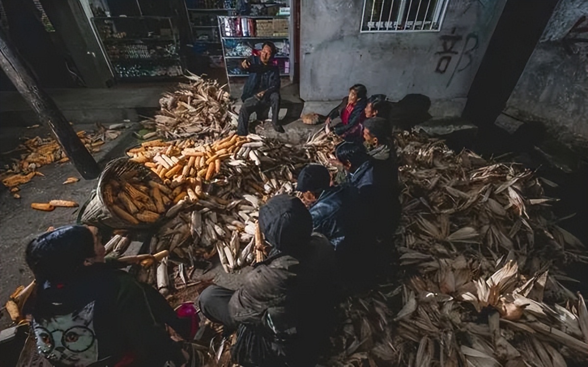 悬崖古村两届人大代表致富路上“接力赛”