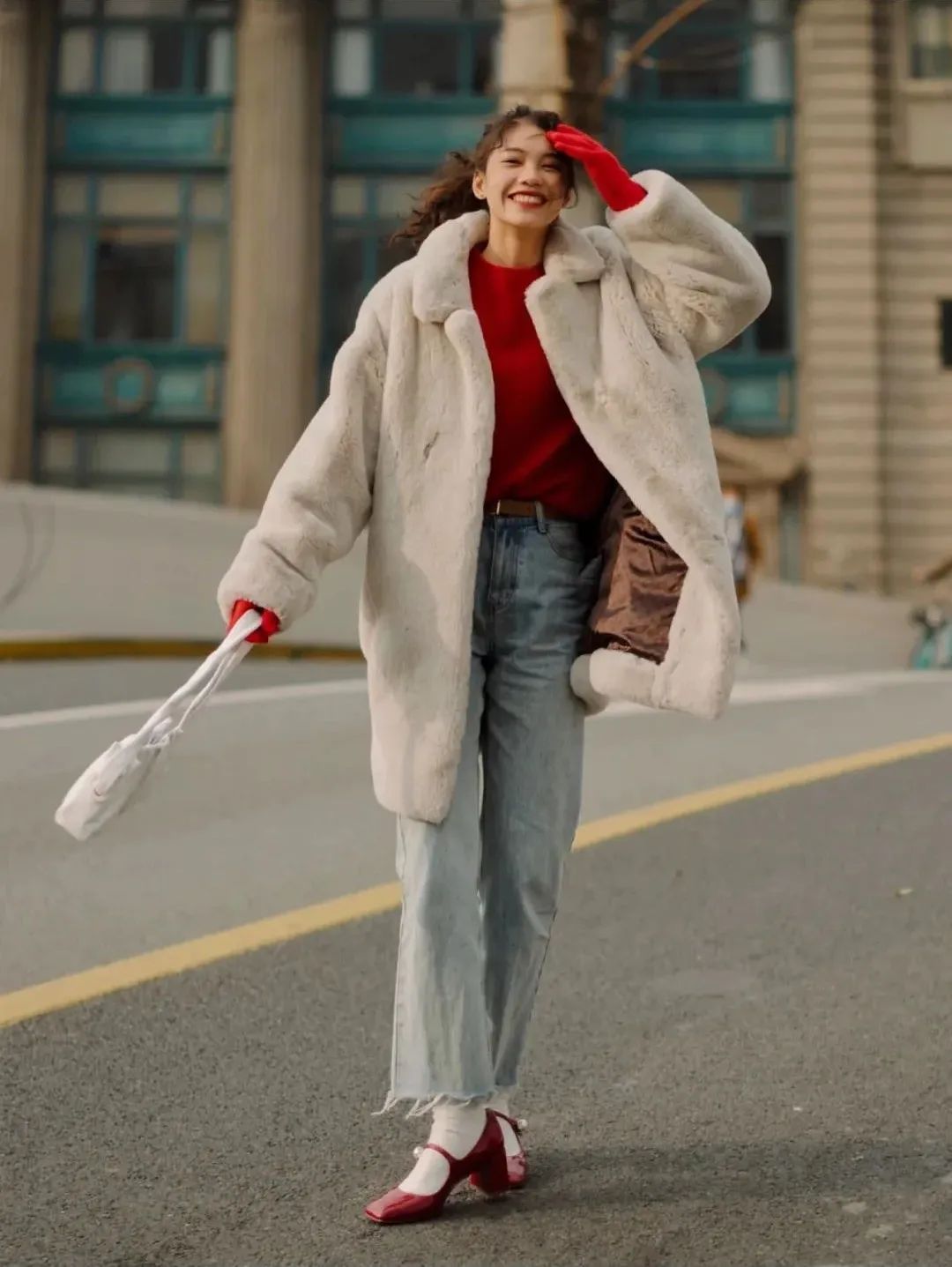 夏天穿裙子还是少穿运动鞋，今年流行这几双鞋子，舒适显气质