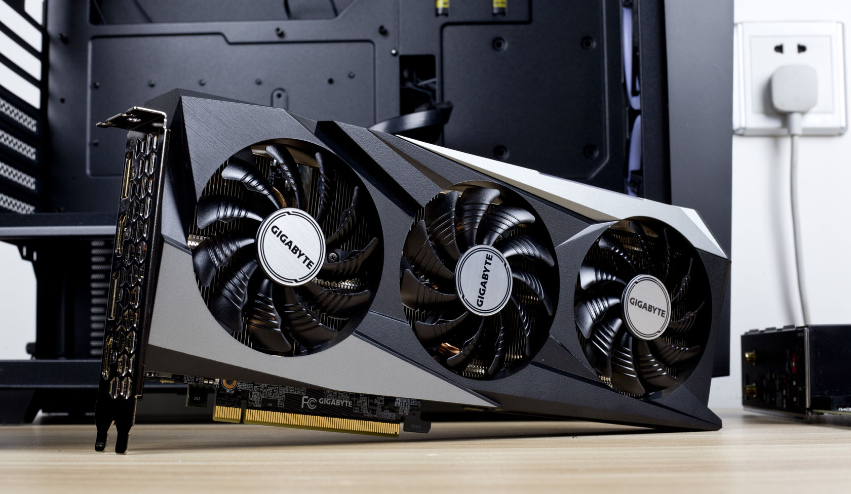 抄底进行时,甜点级技嘉RTX3060魔鹰体验