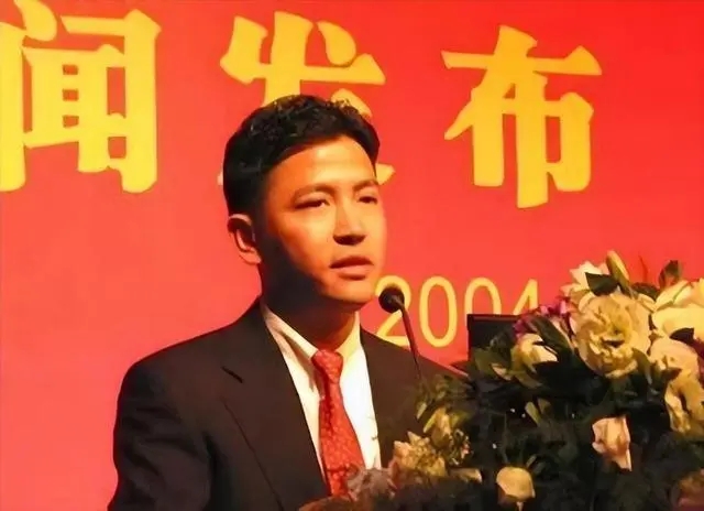 毕业后被一个富二代女同学看上,学生妹被富二代看上