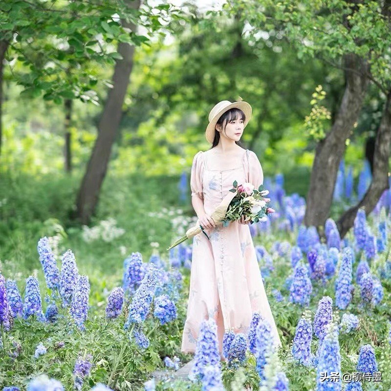 50岁阿姨拍照姿势大全站姿,中年女人拍照姿势小窍门