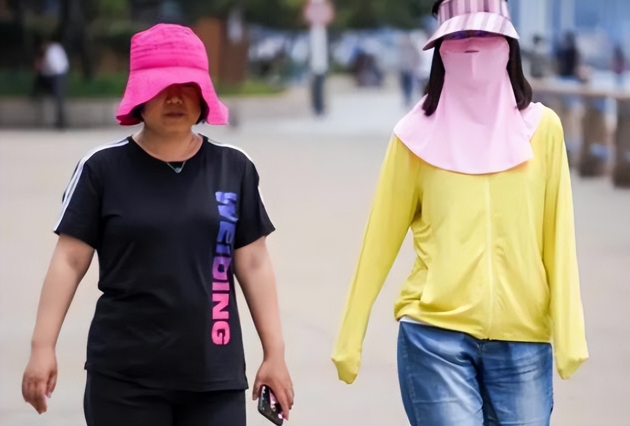 经常化妆和长期素颜皮肤区别,长期化妆的人和素颜的区别