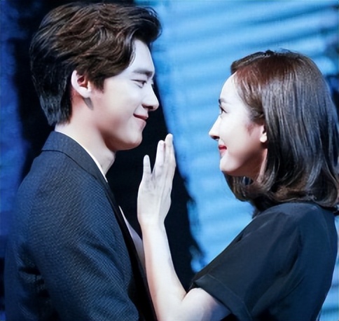 内娱报道杨幂,内娱2011年杨幂