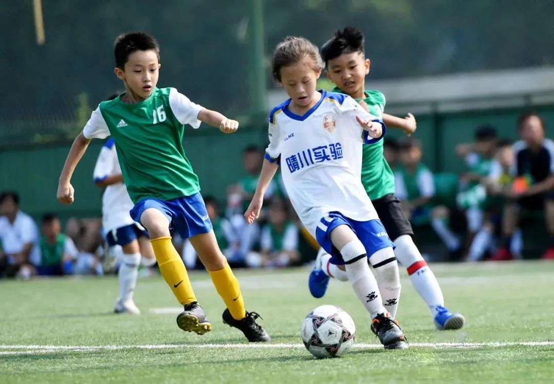 足球氛围浓厚的学校,足球校园氛围