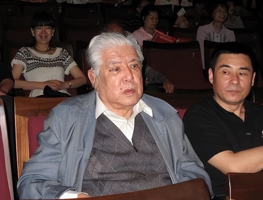 老戏骨李默然：演“邓世昌”走红，娶龙潮生3孩，和妻子恩爱60年