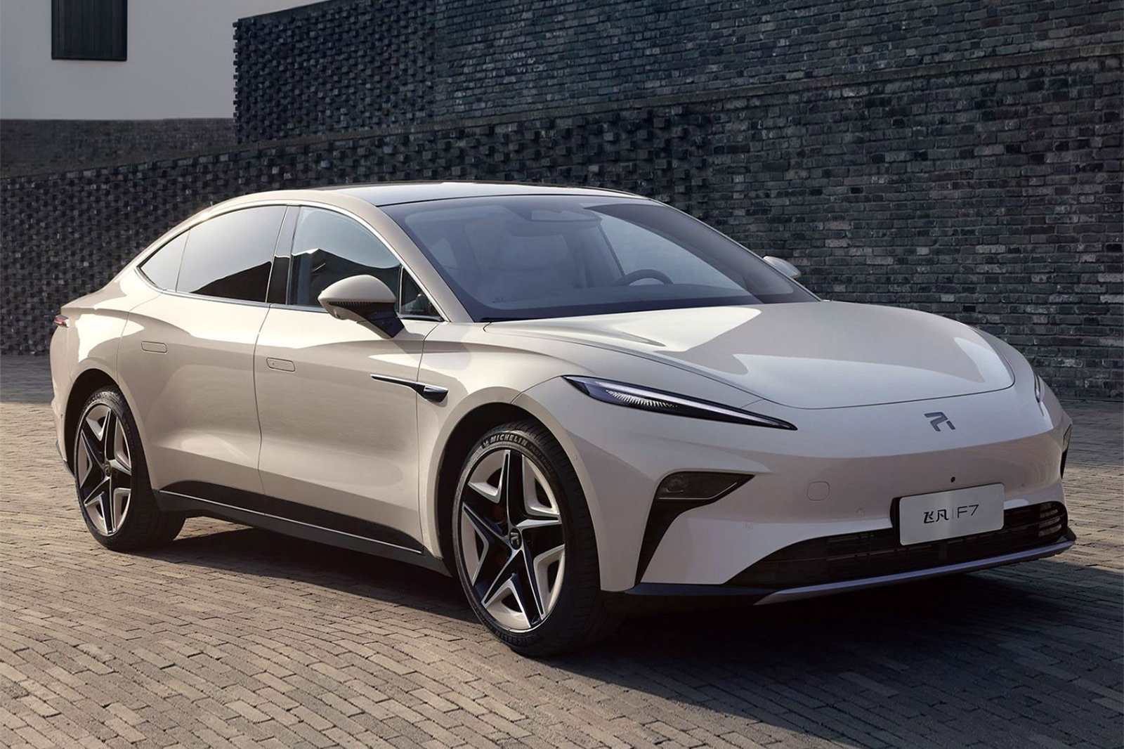 马斯克跟美国联合研制新发动机,日媒中国汽车出口超越日本