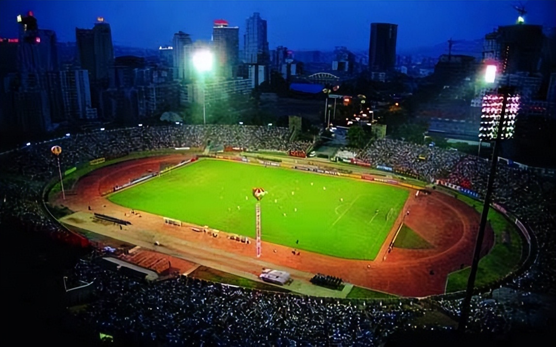 重庆当代足球队谁来接手,重庆队解散