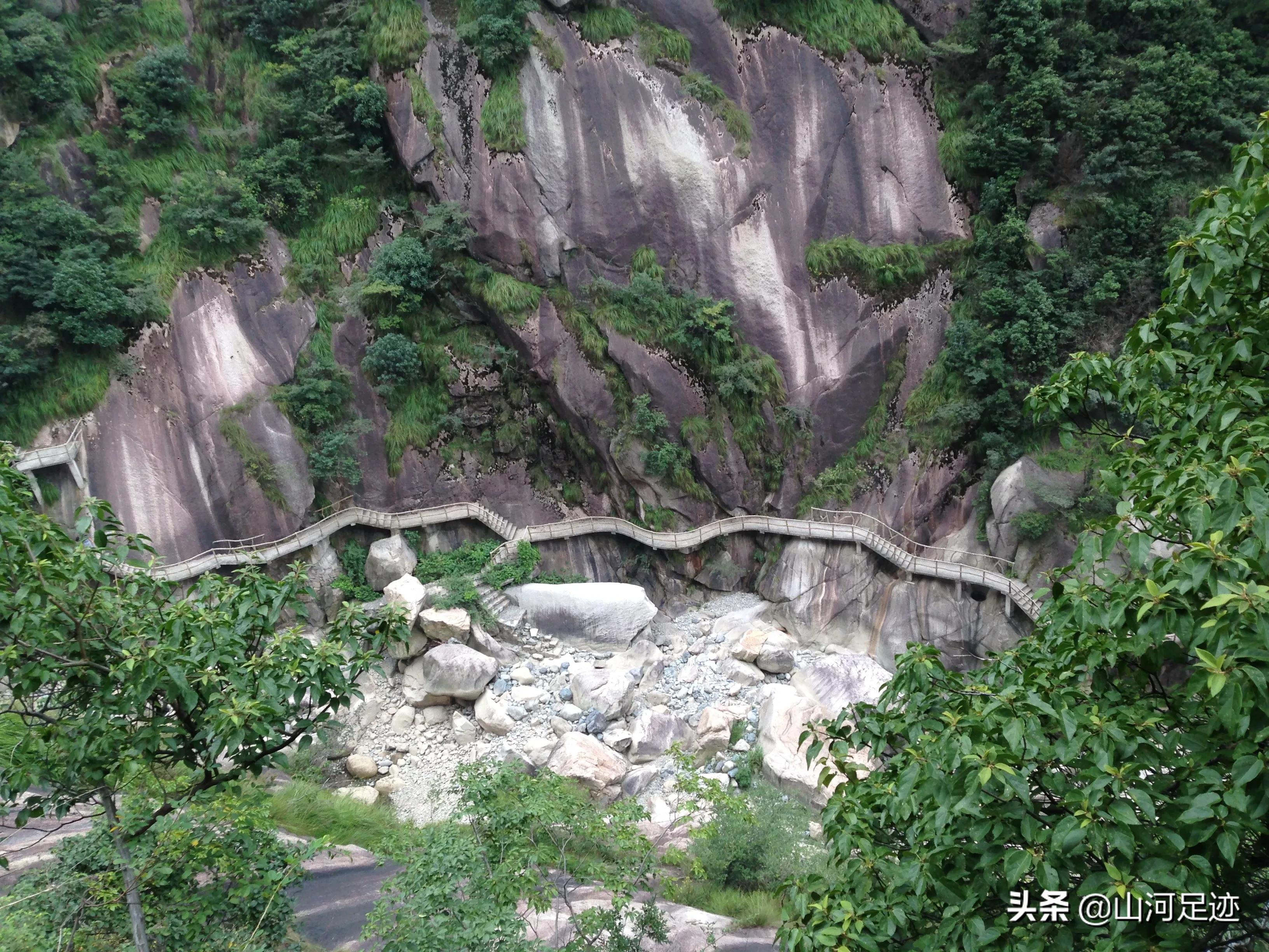 史称“宣歙之脊”，内有和谐之源，被誉中国徽厨之乡