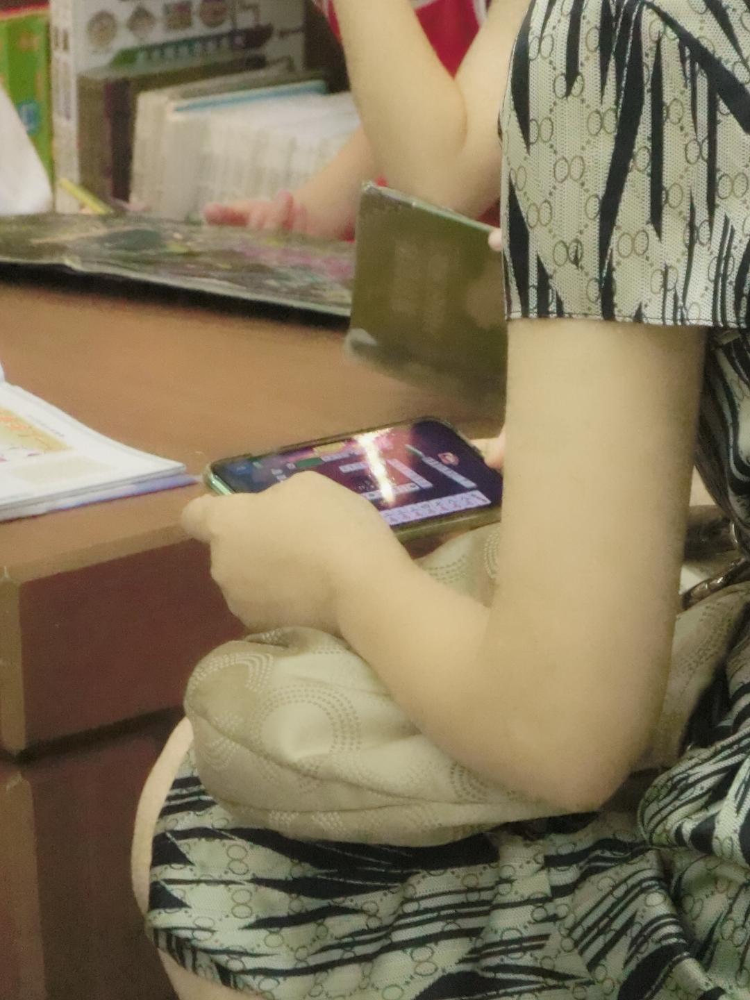 偷听小郡主心声,偷听情报被发现