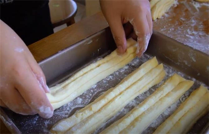 早餐油条制作方法速冻,速冻油条怎么做又软又好吃