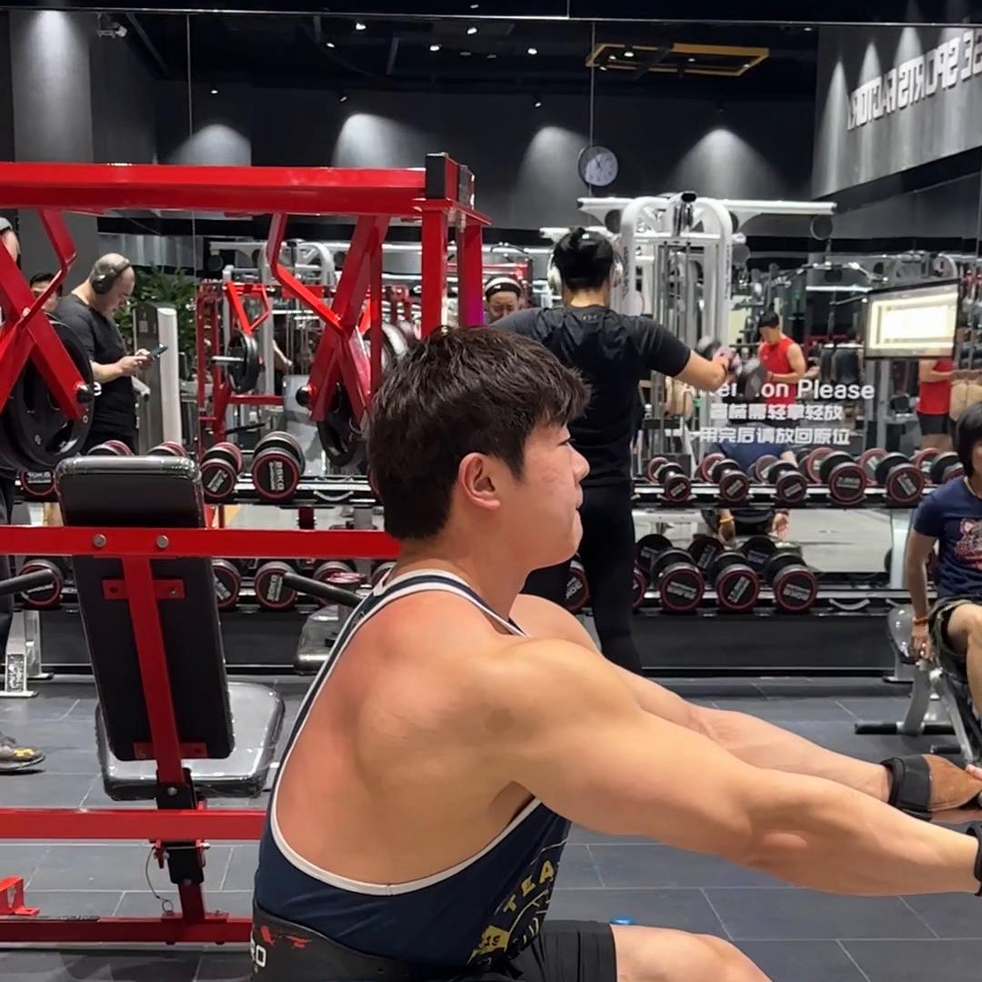 女性弹力带背部训练计划,健身研究院背部训练计划